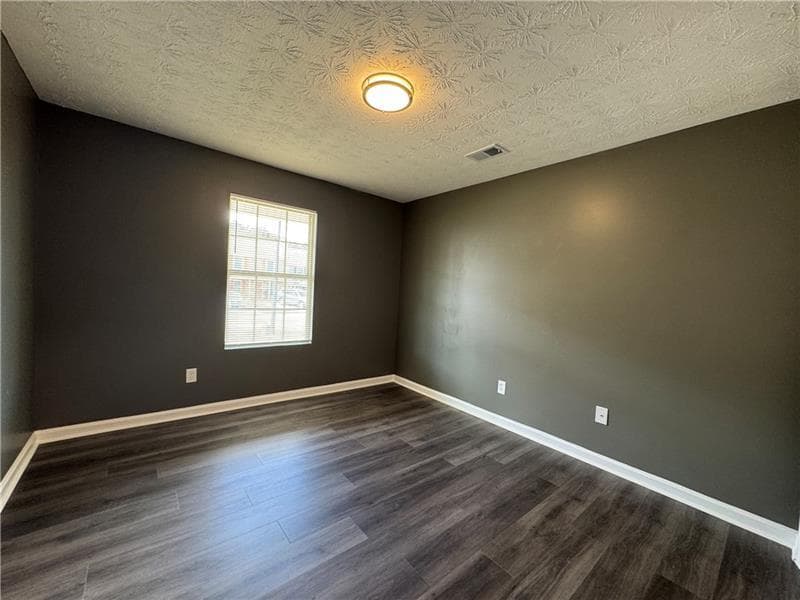 4 bedroom, 3 bathroom, 1,500 sq ft single family residence for sale at 330 Crestfield Circle, Covington, GA 30016 — photo 6
