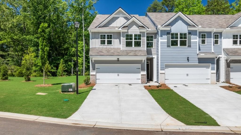 4 bedroom, 3 bathroom, 1,877 sq ft townhouse for sale at 4203 Merlin Pass, Gainesville, GA 30506 — photo 2