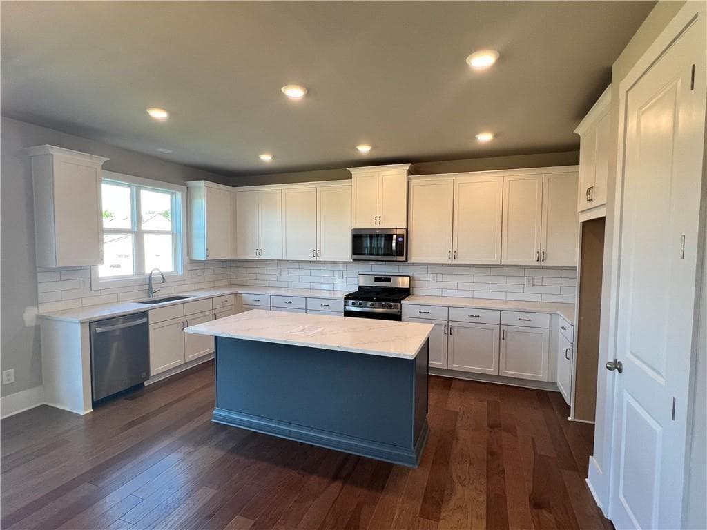 4 bedroom, 3 bathroom, 2,507 sq ft single family residence for sale at 321 Willow Cove, Canton, GA 30114 — photo 3