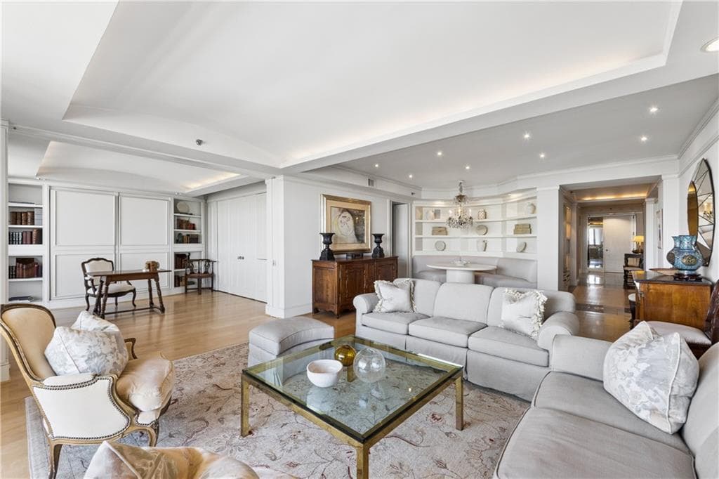 2 bedroom, 2 bathroom, 2,403 sq ft condominium for sale at 2660 Peachtree Road 36F, Atlanta, GA 30305 — photo 8