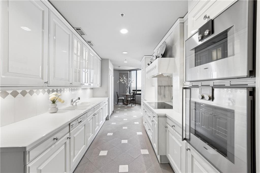 2 bedroom, 2 bathroom, 2,403 sq ft condominium for sale at 2660 Peachtree Road 36F, Atlanta, GA 30305 — photo 9