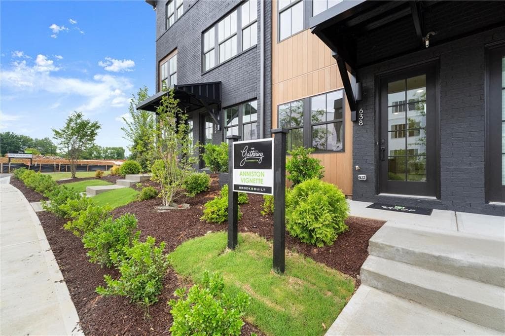 2 bedroom, 4 bathroom, 1,644 sq ft townhouse for sale at 638 Soul Alley 107, Alpharetta, GA 30009 — photo 2