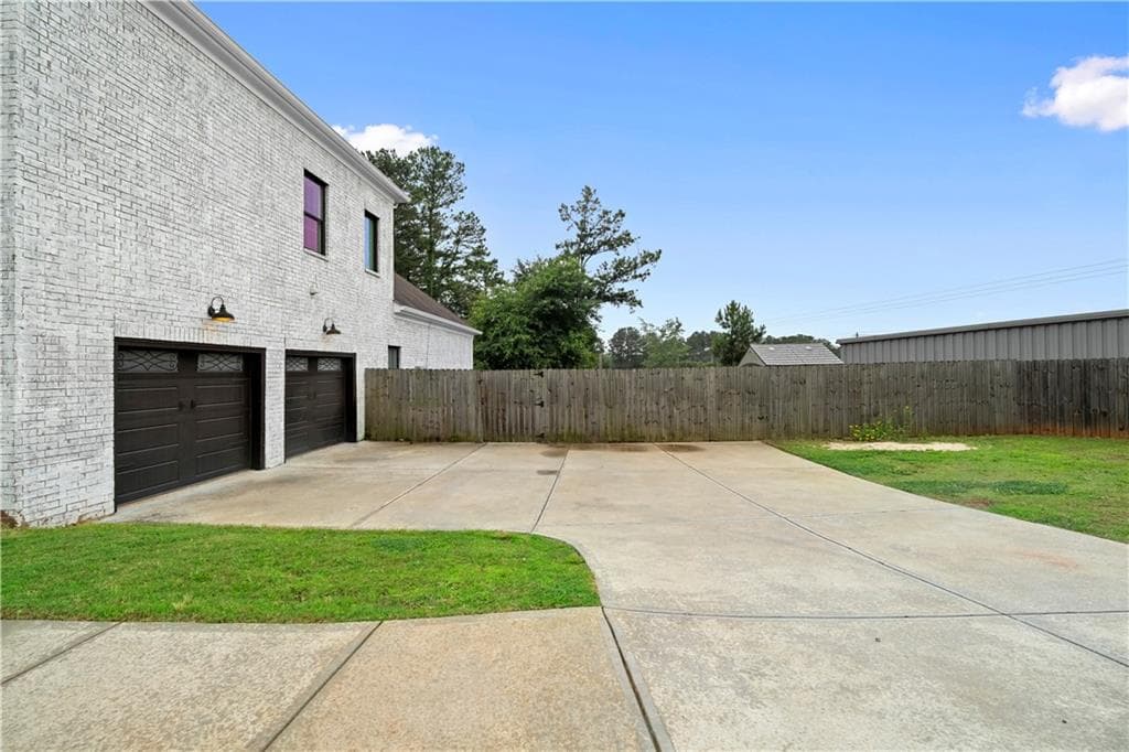 6 bedroom, 4 bathroom, 3,647 sq ft single family residence under contract at 1230 Shallowford Road, Marietta, GA 30066 — photo 5