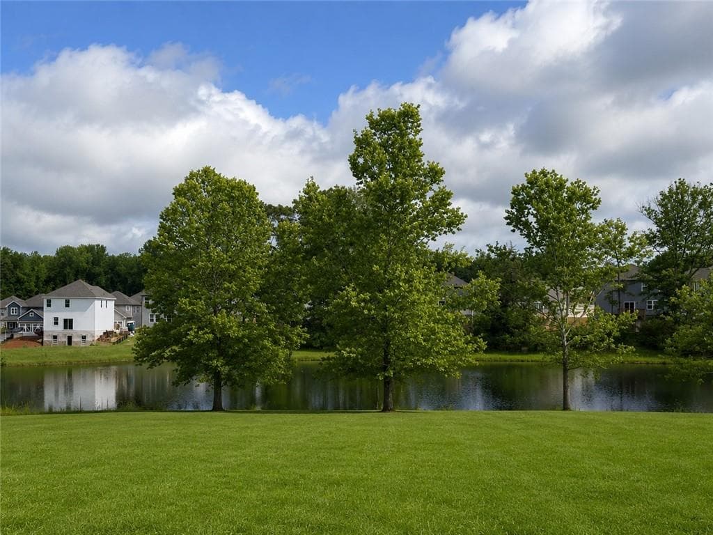 5 bedroom, 4 bathroom, 3,004 sq ft single family residence under contract at 804 Lennox Drive, Conyers, GA 30094 — photo 4