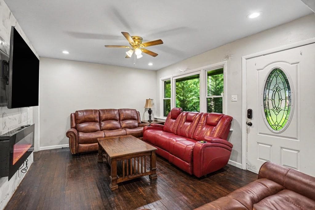 3 bedroom, 1 bathroom, 950 sq ft single family residence for sale at 5633 Cypress Drive, Forest Park, GA 30297 — photo 8
