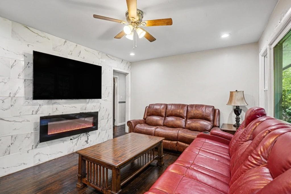 3 bedroom, 1 bathroom, 950 sq ft single family residence for sale at 5633 Cypress Drive, Forest Park, GA 30297 — photo 9