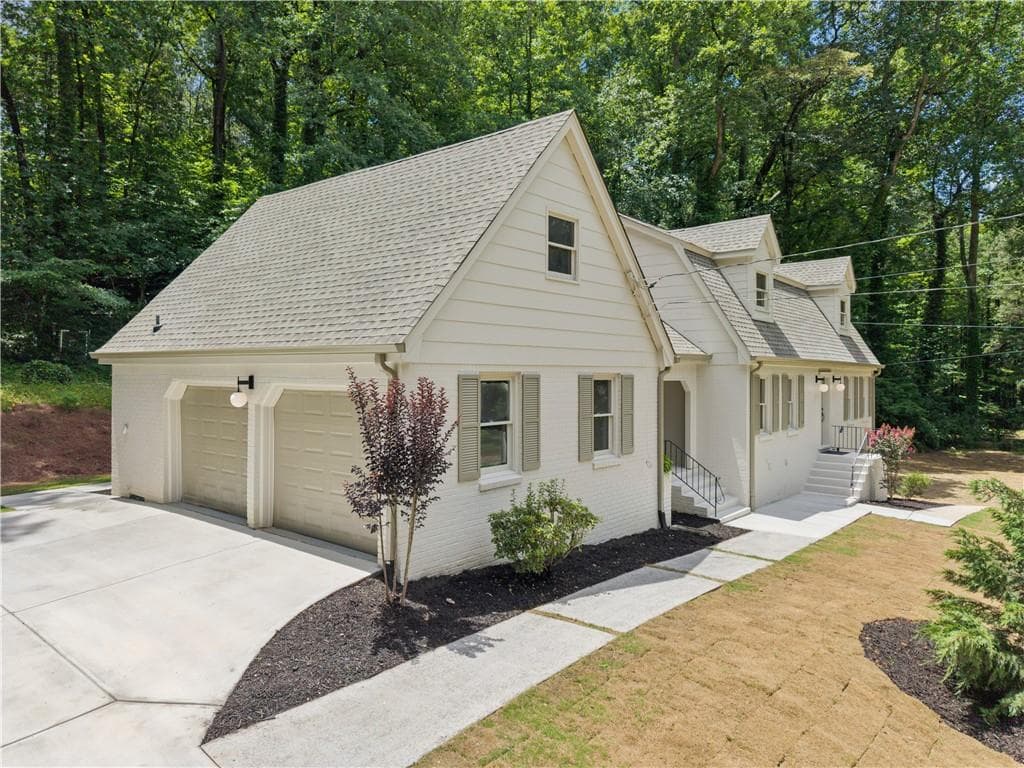 6 bedroom, 4 bathroom, 3,350 sq ft single family residence for sale at 4140 Manson Avenue, Smyrna, GA 30082 — photo 2