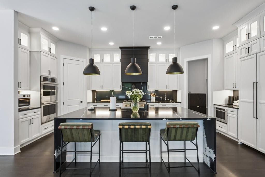 6 bedroom, 6 bathroom, 6,521 sq ft single family residence for sale at 423 Oakleigh Avenue, Woodstock, GA 30188 — photo 3