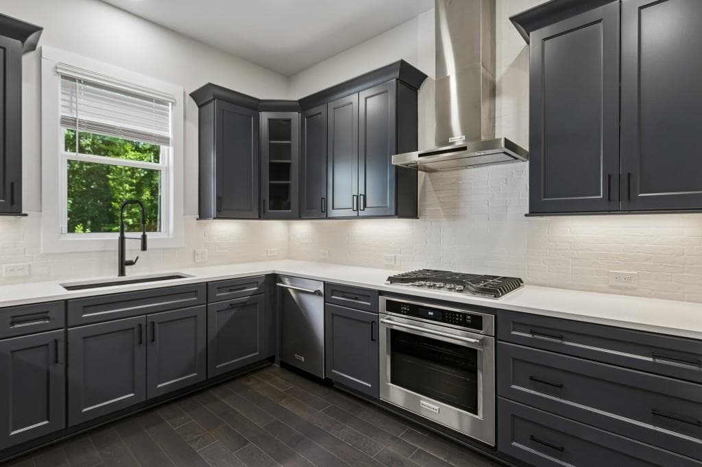 6 bedroom, 6 bathroom, 6,521 sq ft single family residence for sale at 423 Oakleigh Avenue, Woodstock, GA 30188 — photo 4