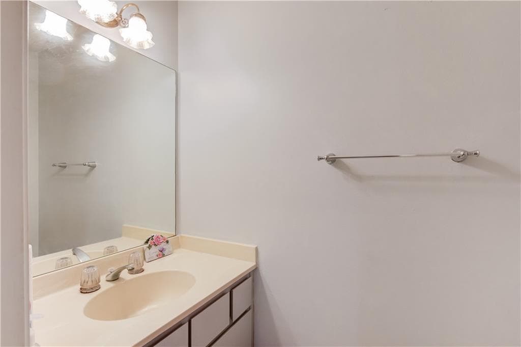3 bedroom, 3 bathroom, 1,986 sq ft single family residence under contract at 101 Fernwood Court, Lawrenceville, GA 30043 — photo 9