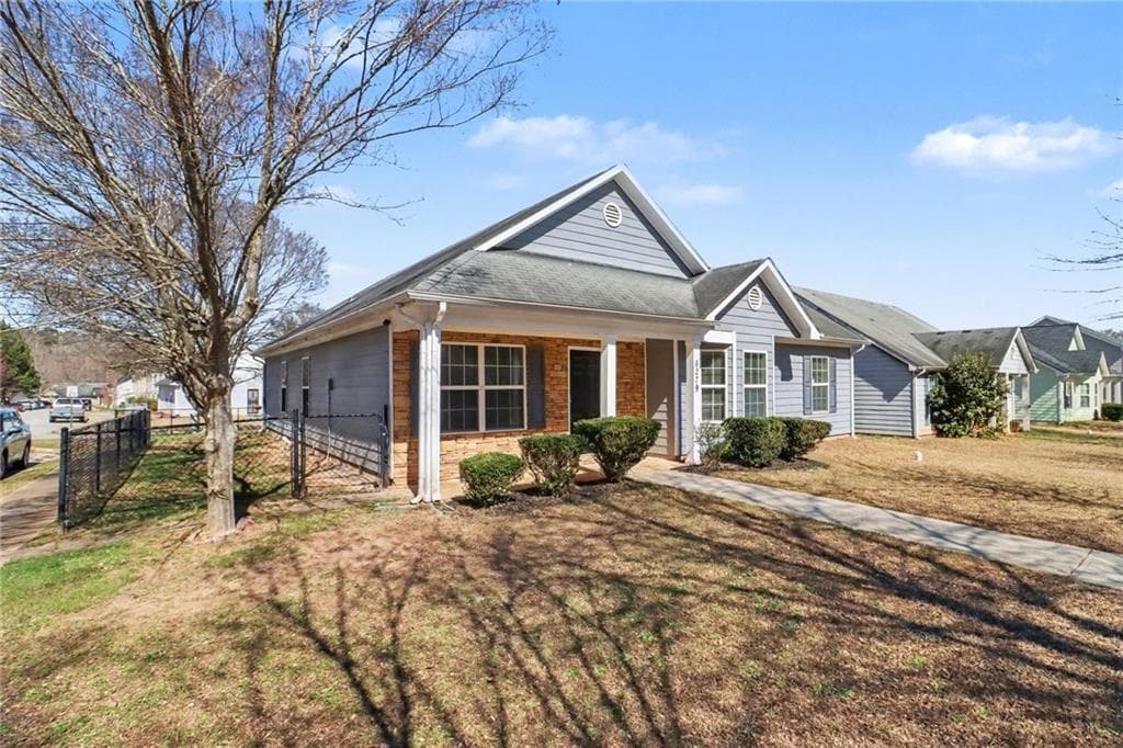 3 bedroom, 2 bathroom, 1,479 sq ft single family residence for sale at 6279 Avery Street, Covington, GA 30014 — photo 2