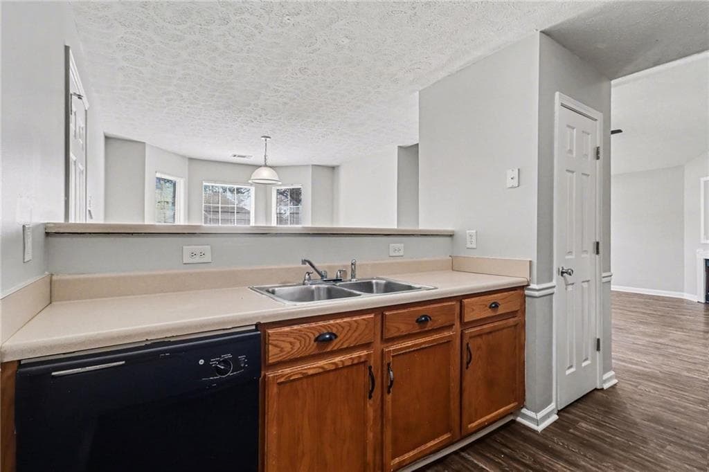 3 bedroom, 2 bathroom, 1,479 sq ft single family residence for sale at 6279 Avery Street, Covington, GA 30014 — photo 5