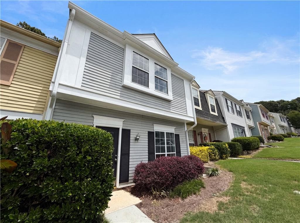 2 bedroom, 3 bathroom, 1,470 sq ft townhouse for sale at 3970 Hancock Circle, Atlanta, GA 30340 — photo 3