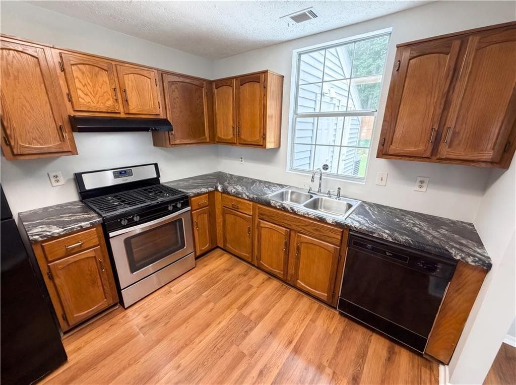 2 bedroom, 3 bathroom, 1,470 sq ft townhouse for sale at 3970 Hancock Circle, Atlanta, GA 30340 — photo 8