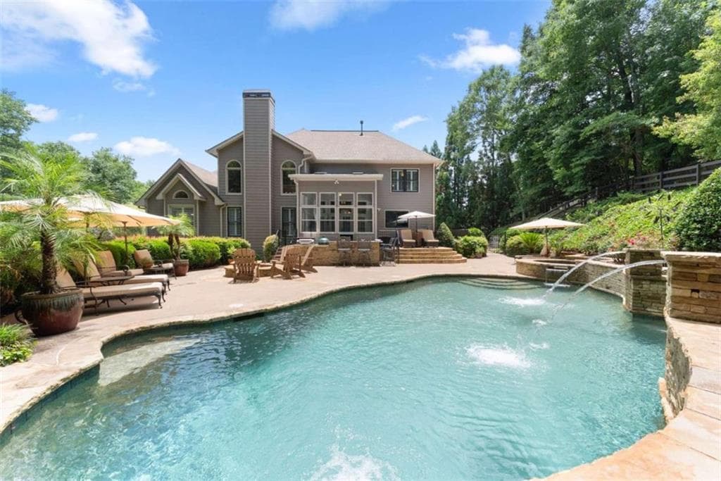 4 bedroom, 5 bathroom, 5,533 sq ft single family residence under contract at 136 Riverview Drive, Suwanee, GA 30024 — photo 3
