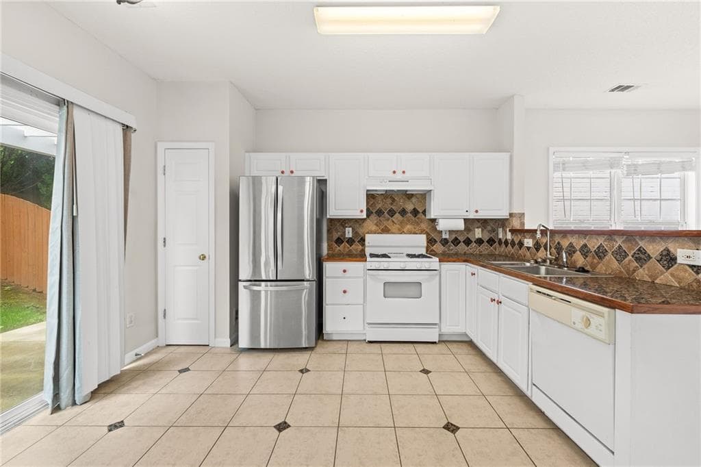 3 bedroom, 3 bathroom, 1,468 sq ft single family residence for rent at 2704 Regent Walk Drive, Duluth, GA 30096 for $2,100 a month — photo 10