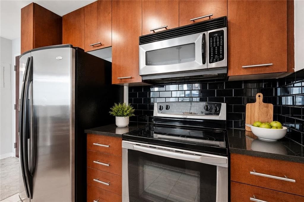 2 bedroom, 2 bathroom, 1,238 sq ft condominium for sale at 3324 Peachtree Road 814, Atlanta, GA 30326 — photo 8