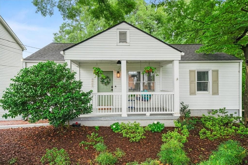 2 bedroom, 1 bathroom, 1,400 sq ft single family residence sold at 1923 Dresden Drive, Brookhaven, GA 30319