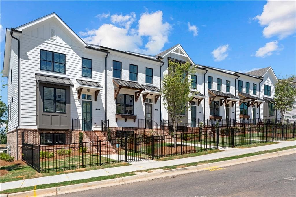3 bedroom, 4 bathroom, 2,004 sq ft townhouse for sale at 630 Skytop Drive 157, Cumming, GA 30040