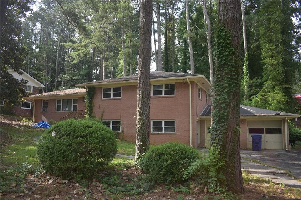 3 bedroom, 2 bathroom, 1,412 sq ft single family residence for sale at 3798 King Henry Road, Atlanta, GA 30331 — photo 3