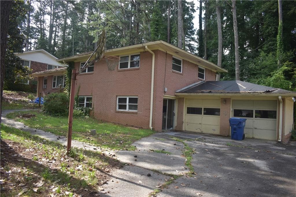 3 bedroom, 2 bathroom, 1,412 sq ft single family residence for sale at 3798 King Henry Road, Atlanta, GA 30331 — photo 4