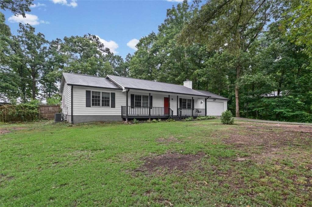 4 bedroom, 2 bathroom, 1,795 sq ft single family residence for sale at 142 Summerfield Drive, Mcdonough, GA 30253 — photo 2