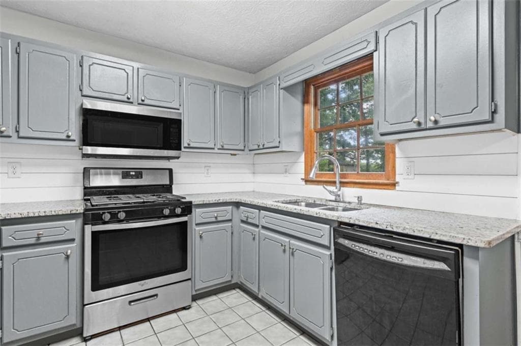 4 bedroom, 2 bathroom, 1,795 sq ft single family residence for sale at 142 Summerfield Drive, Mcdonough, GA 30253 — photo 8