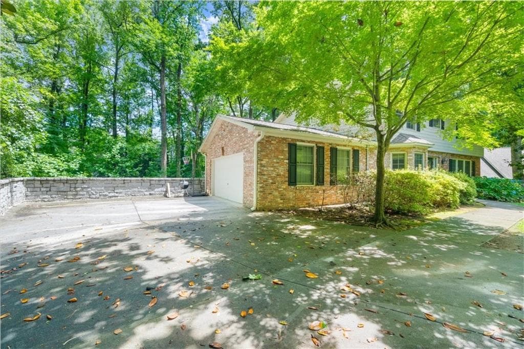 4 bedroom, 3 bathroom, 2,472 sq ft single family residence for rent at 5667 Colton Drive, Sandy Springs, GA 30342 for $4,200 a month — photo 4