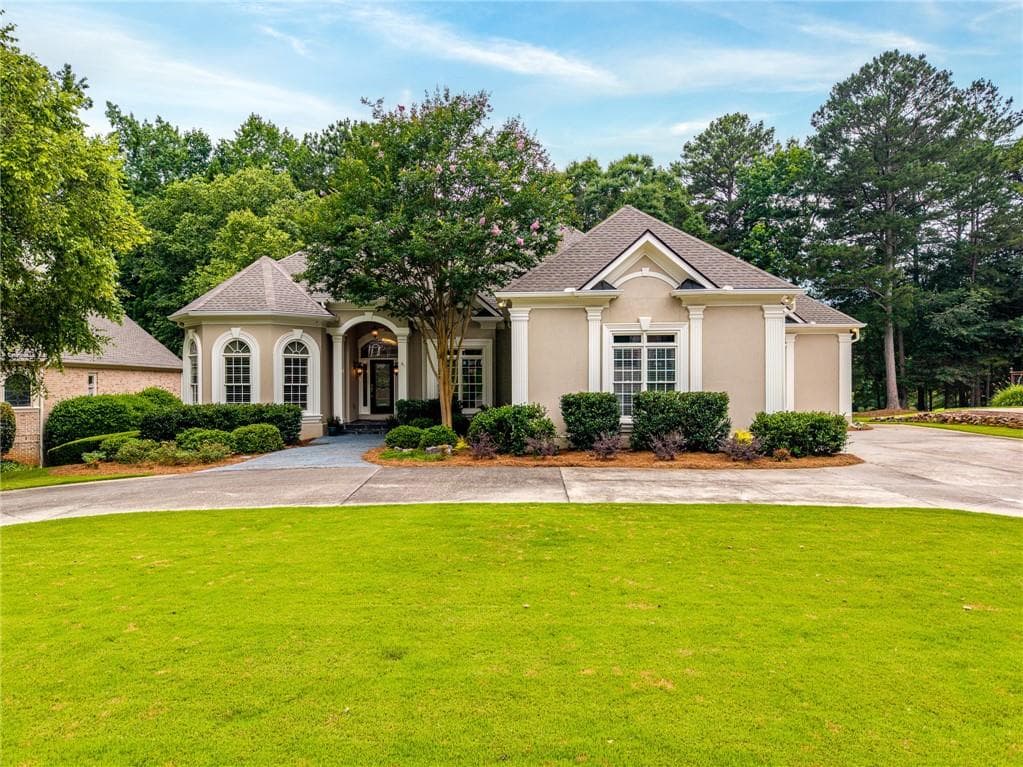 4 bedroom, 5 bathroom, 6,109 sq ft single family residence for sale at 7135 Sheffield Place, Cumming, GA 30040 — photo 9