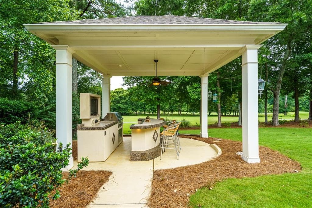 4 bedroom, 5 bathroom, 6,109 sq ft single family residence for sale at 7135 Sheffield Place, Cumming, GA 30040 — photo 3