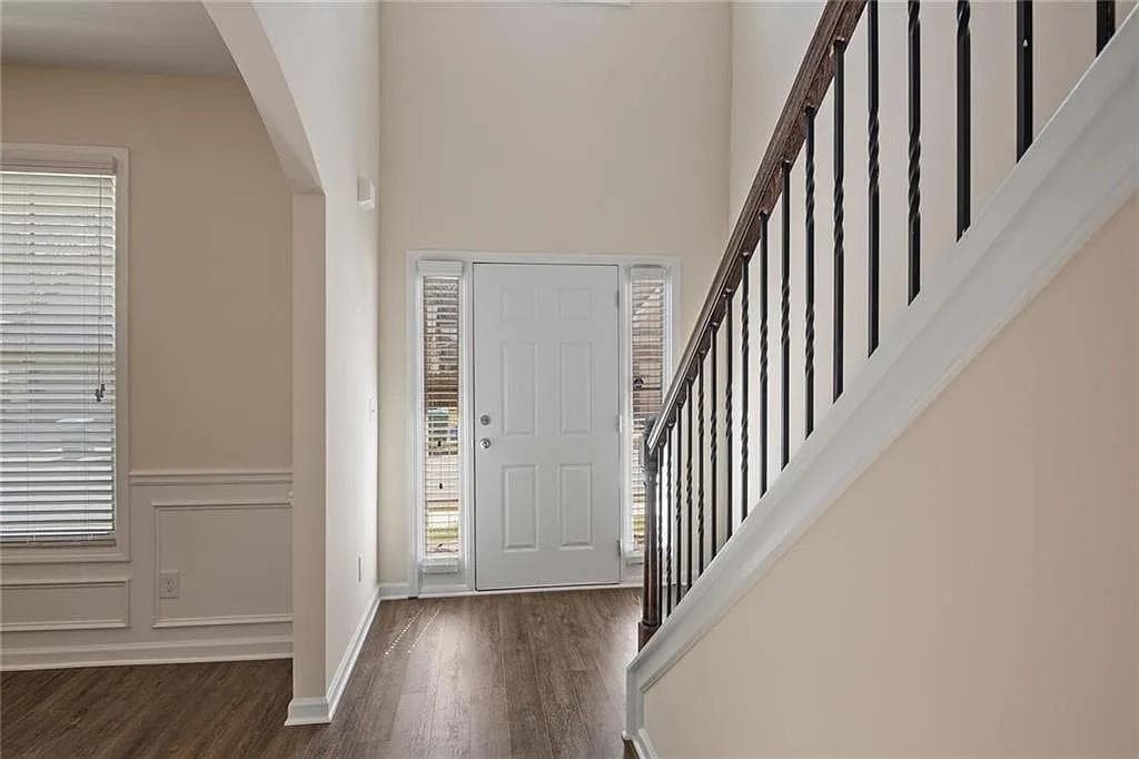 5 bedroom, 3 bathroom, 2,532 sq ft single family residence for sale at 5831 Peltier Trace, Norcross, GA 30093 — photo 3