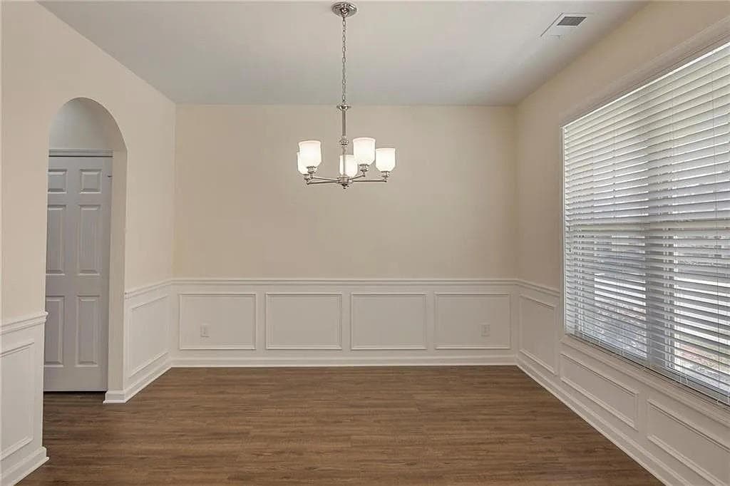 5 bedroom, 3 bathroom, 2,532 sq ft single family residence for sale at 5831 Peltier Trace, Norcross, GA 30093 — photo 5