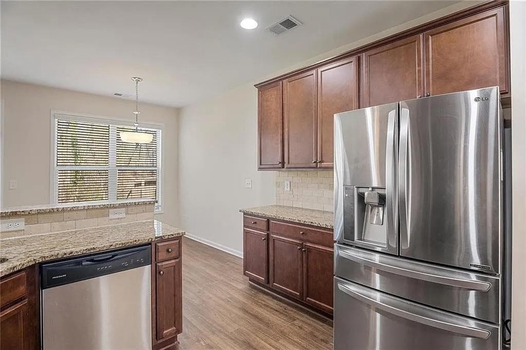 5 bedroom, 3 bathroom, 2,532 sq ft single family residence for sale at 5831 Peltier Trace, Norcross, GA 30093 — photo 9