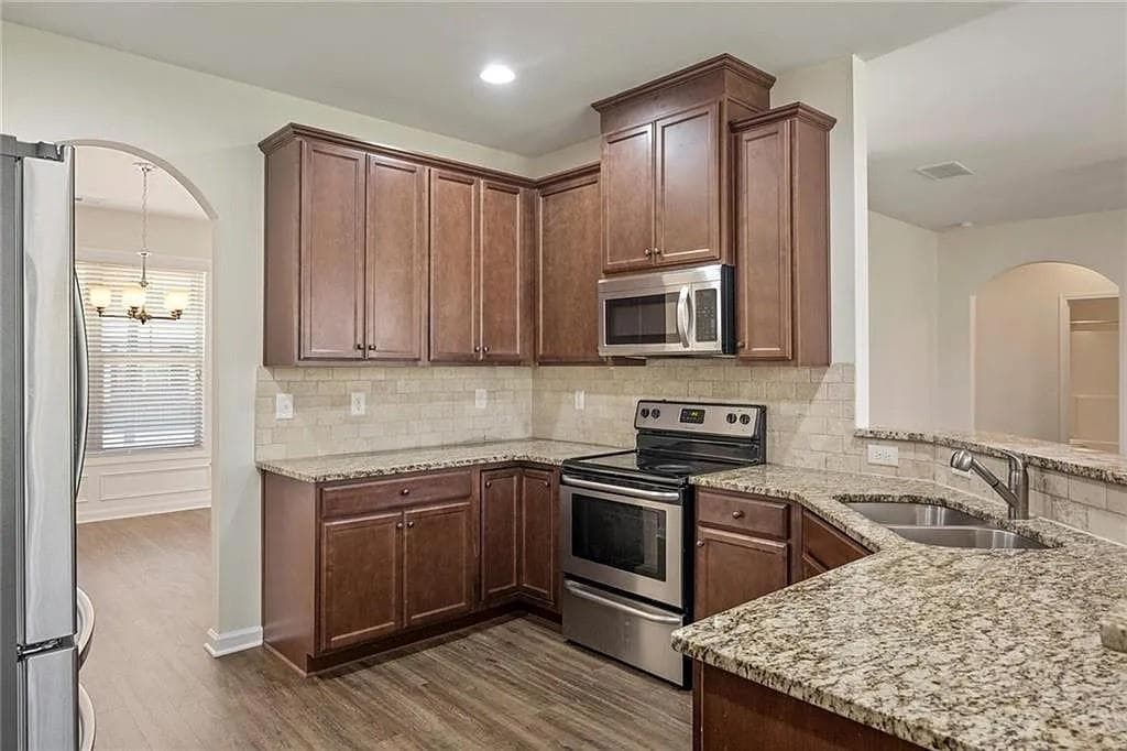 5 bedroom, 3 bathroom, 2,532 sq ft single family residence for sale at 5831 Peltier Trace, Norcross, GA 30093 — photo 10