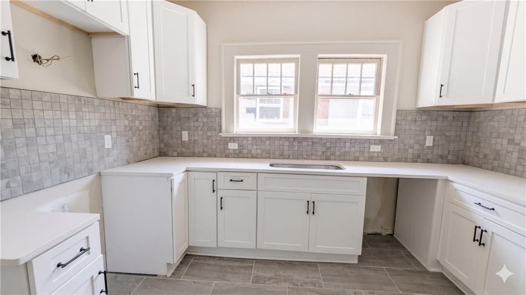 6 bedroom, 3 bathroom, 1,360 sq ft single family residence under contract at 665 Lexington Avenue, Atlanta, GA 30310 — photo 4