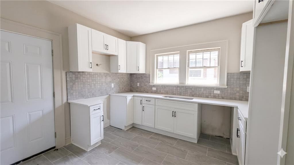 6 bedroom, 3 bathroom, 1,360 sq ft single family residence under contract at 665 Lexington Avenue, Atlanta, GA 30310 — photo 6