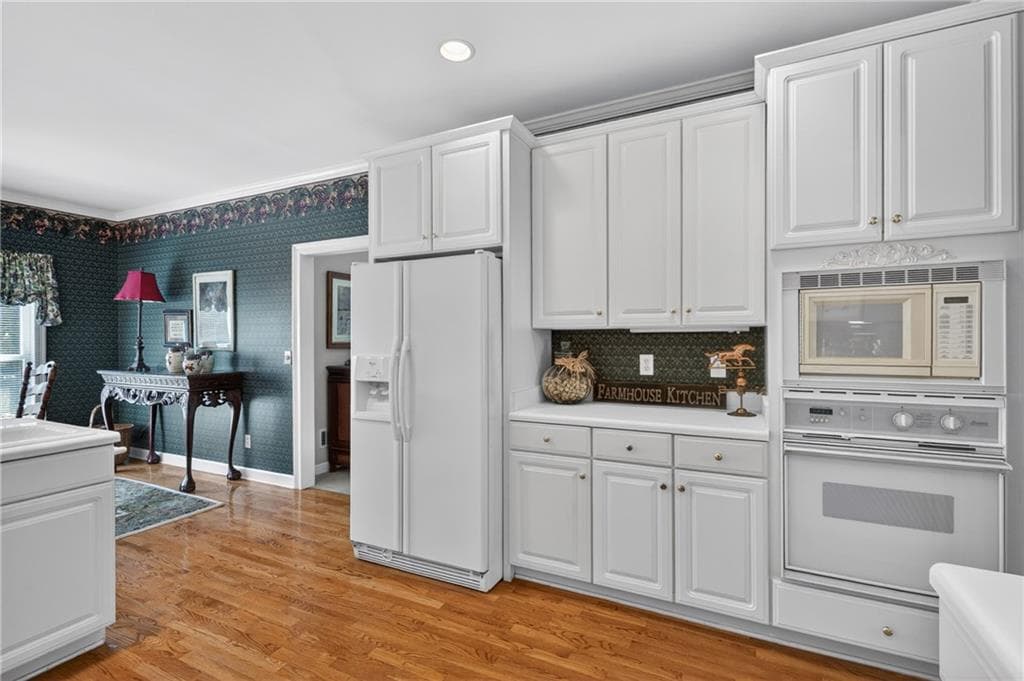 4 bedroom, 5 bathroom, 3,857 sq ft single family residence under contract at 1800 Brookstone Drive, Snellville, GA 30078 — photo 6