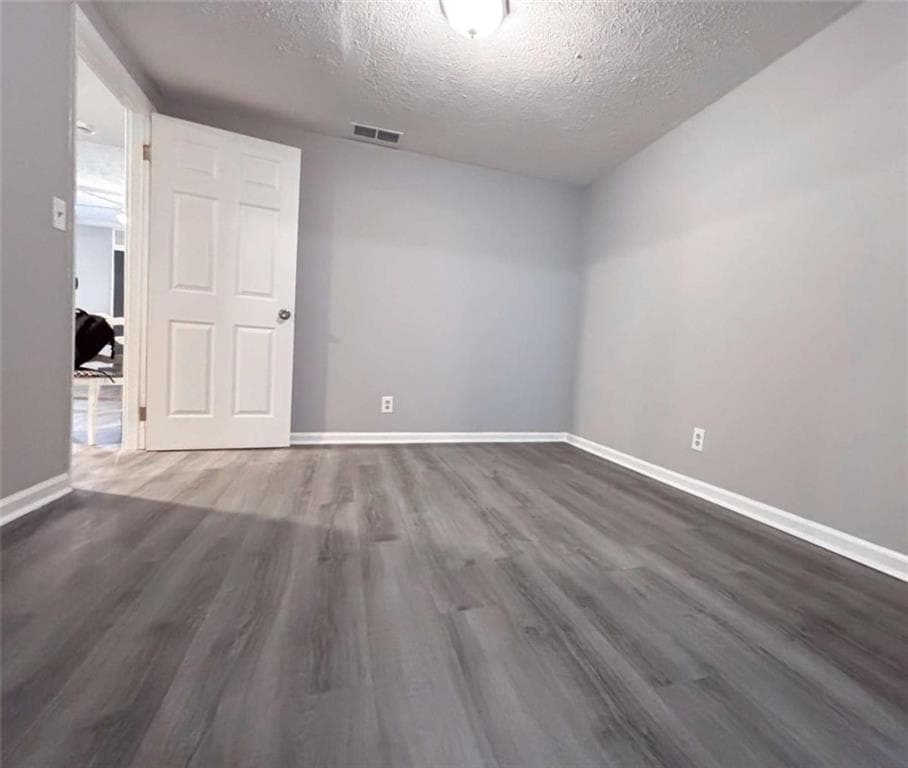 4 bedroom, 3 bathroom, 2,536 sq ft single family residence for sale at 6101 River Road, Columbus, GA 31904 — photo 4