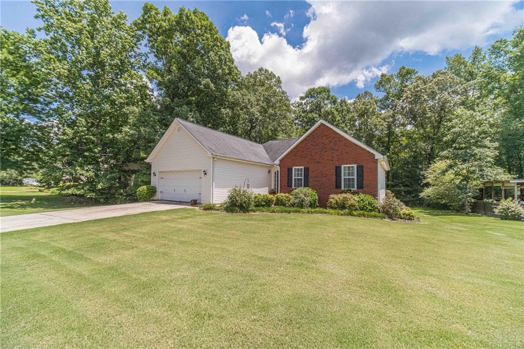 4 bedroom, 3 bathroom, 2,846 sq ft single family residence for sale at 3435 Davan Lane, Monroe, GA 30655 — photo 3