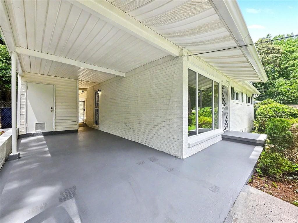 3 bedroom, 2 bathroom, 1,296 sq ft single family residence for sale at 2559 Dale Creek Drive, Atlanta, GA 30318 — photo 7
