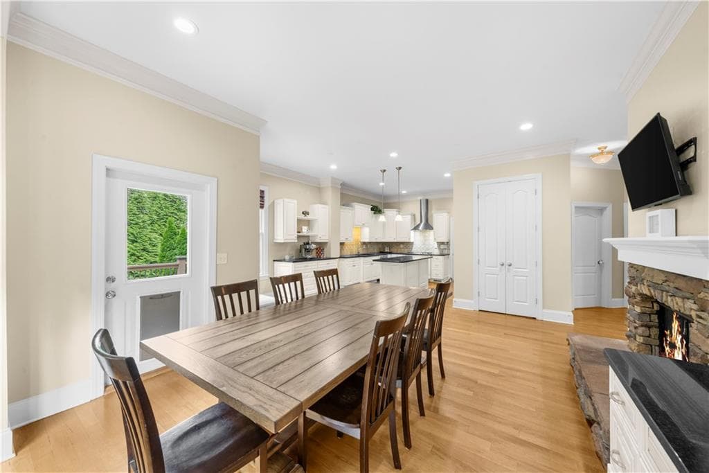 6 bedroom, 5 bathroom, 5,584 sq ft single family residence for sale at 7530 Wandering Oak Way, Cumming, GA 30041 — photo 8