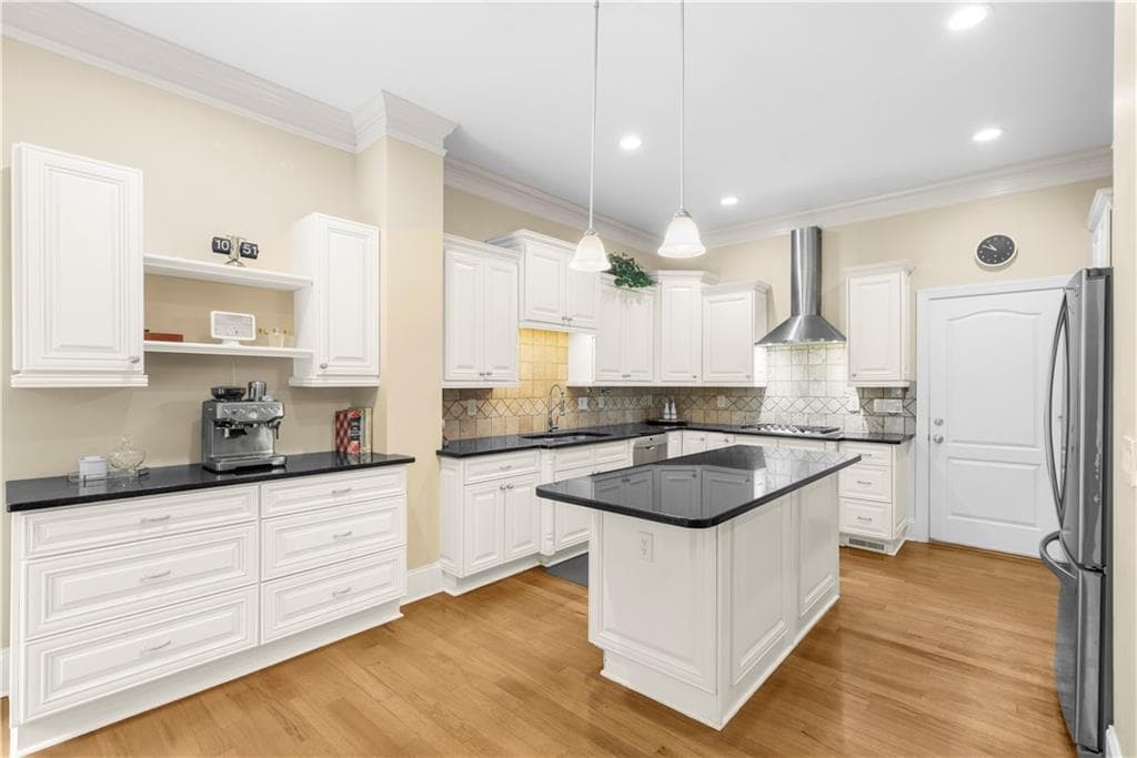 6 bedroom, 5 bathroom, 5,584 sq ft single family residence for sale at 7530 Wandering Oak Way, Cumming, GA 30041 — photo 9