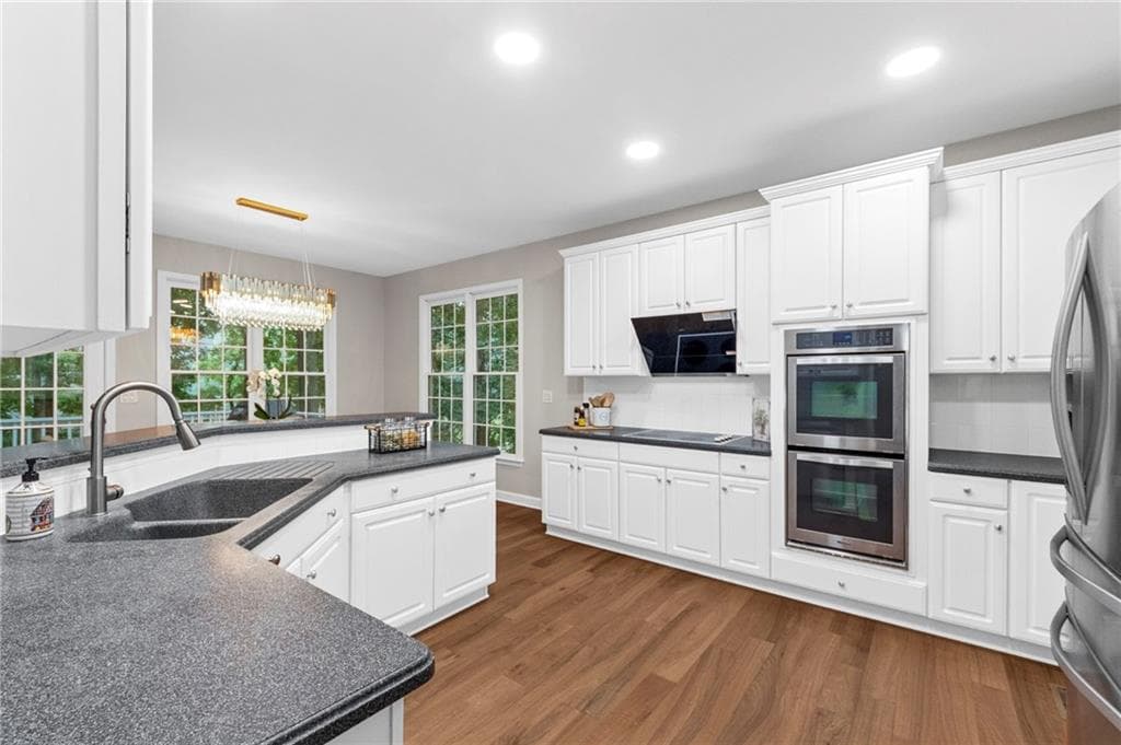 6 bedroom, 5 bathroom, 4,556 sq ft single family residence under contract at 6455 Rutherford Place, Suwanee, GA 30024 — photo 10