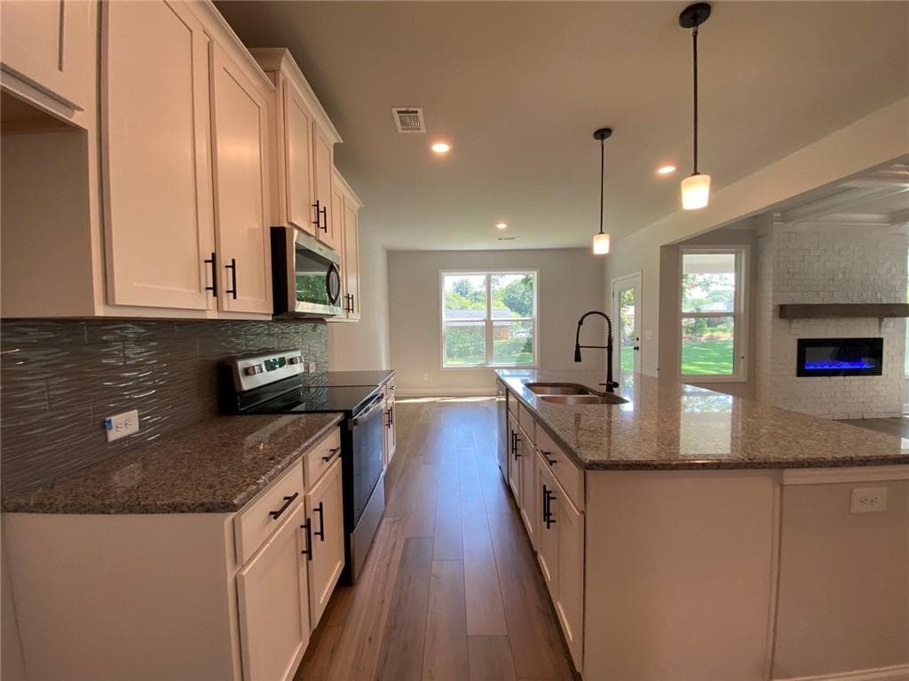 4 bedroom, 3 bathroom, 2,279 sq ft single family residence for rent at 5037 Silver Fox Trail, Oakwood, GA 30566 for $2,300 a month — photo 10
