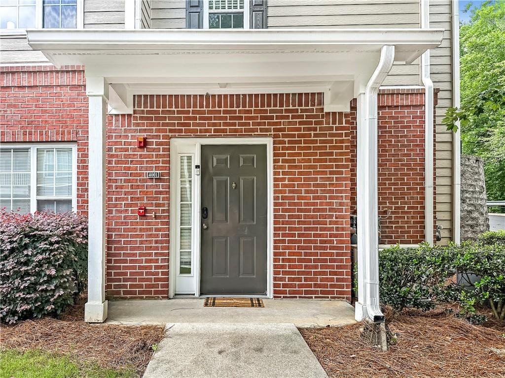 2 bedroom, 2 bathroom, 1,194 sq ft townhouse for sale at 4001 Woodland Lane, Alpharetta, GA 30009 — photo 4