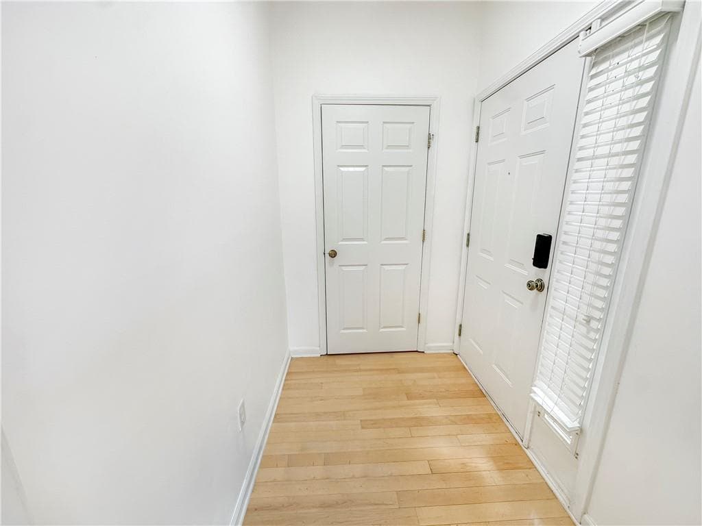2 bedroom, 2 bathroom, 1,194 sq ft townhouse for sale at 4001 Woodland Lane, Alpharetta, GA 30009 — photo 5