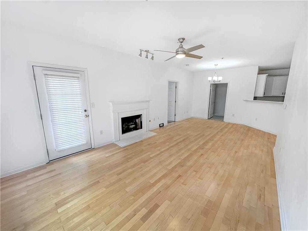 2 bedroom, 2 bathroom, 1,194 sq ft townhouse for sale at 4001 Woodland Lane, Alpharetta, GA 30009 — photo 6