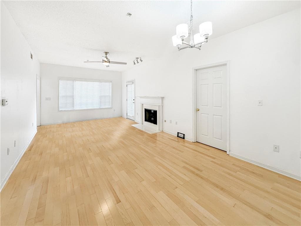 2 bedroom, 2 bathroom, 1,194 sq ft townhouse for sale at 4001 Woodland Lane, Alpharetta, GA 30009 — photo 8