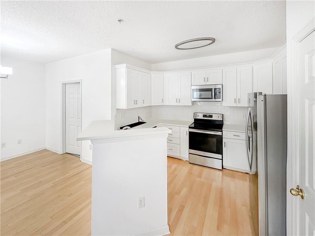 2 bedroom, 2 bathroom, 1,194 sq ft townhouse for sale at 4001 Woodland Lane, Alpharetta, GA 30009 — photo 9