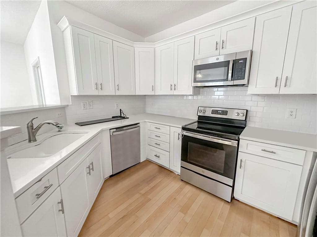 2 bedroom, 2 bathroom, 1,194 sq ft townhouse for sale at 4001 Woodland Lane, Alpharetta, GA 30009 — photo 10